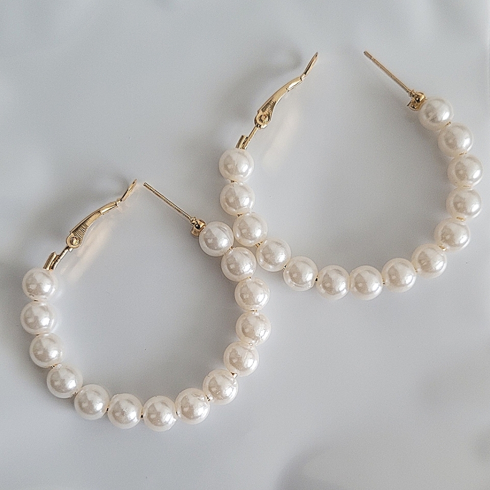 NWOT Pearl Hoop Earring